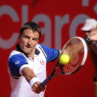 Tommy Robredo golpea la pelota en su encuentro ante Pella.