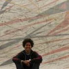 La artista Julie Mehretu posa en el Musac ante una de las obras de la muestra «Black city»