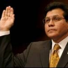 Alberto Gonzales presta juramento ante el Comité Judicial del Senado en Capitol Hill, Washington