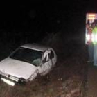 Los dos ocupantes del Peugeot 306 resultaron heridos