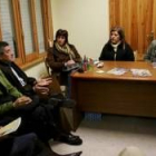 Fernández y su equipo se reunieron con los vecinos de Puente Castro