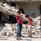 Niños jugando en las calles de la ciudad de Deraa, en el sur de Siria, el pasado 20 de agosto.