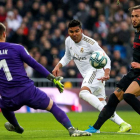 Casemiro, en el centro de la imagen, volverá a ser decisivo para el Madrid ante el Sevilla. E. NARANJO