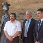 Lupicinio Rodrigo, Jesús Celis y Emilio Redondo, ayer, antes del pregón de fiestas.