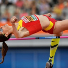 Ruth Beitia, en uno de los saltos en el Estadio Olímpico de Amsterdam.