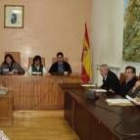 Un momento del Pleno celebrado anoche en el Ayuntamiento lacianiego