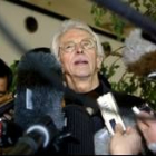 Un miembro de la delegación norteamericana confirma a los periodistas la inspección