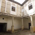 Patio del palacio del marqués de Castrojanillos, en Valderas, que está a la venta. BRUNO MORENO