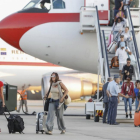 Españoles afectados por el huracán Irma a su llegada hoy a la base aerea de Torrejón de Ardoz en Madrid en un avión fletado por el Ministerio de Exteriores