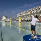 El tenista, Feliciano López batió el año pasado el récord con 70 metros de saque.