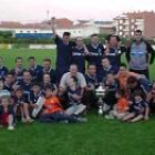 El equipo de Fontecha, posando con el título de capeones del torneo comarcal