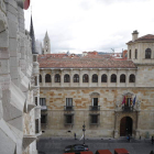 Vista del Palacio de los Guzmanes, sede de la Diputación provincial, desde el Edificio Botines. RAMIRO