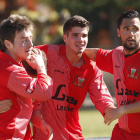 Los jugadores del Veguellina celebran la victoria conseguida frente al Navega. JESÚS F. SALVADORES