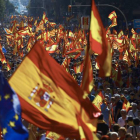 Profusión de banderas en la manifestación de Sociedad Civil Catalana.