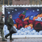 Imagen de un grafiti en Kiev que simula el Kremlin derribado. SERGEY DOLZHENKO