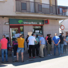 Imagen de los asistentes, ayer, a la protesta en Cubillos. MACÍAS