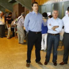 Los tres candidatos minutos después de abrirse las urnas para el inicio de las votaciones.