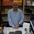 El locutor y poeta Javier Lostalé.