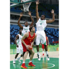 Gasol no pudo mostrar su mejor juego frente a Nigeria. URQUIJO