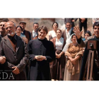 Una escena de la película donde aparece, con sotana, el actor sahagunino Javier Bermejo, que interpreta al sacerdote Vicente Ayllón, gran compañero de Poveda. DL