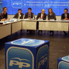 Los consejeros de Economía y Hacienda del PP, junto a Montoro y Cospedal, ayer.