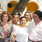 Ana Botella posa con su marido en un acto del viaje que hicieron a Colombia esta semana