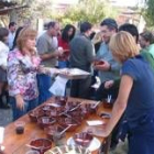 Cientos de personas se acercaron a Acisa para degustar las peras