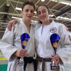 Miguel Ángel Martínez y Daniela Agudo posan con sus trofeos. DL