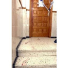 Puerta de la vivienda en la que asesinaron a una mujer en Telde