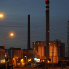 El consumo eléctrico de las industrias leonesas (en la foto, BA Glass) repuntó de nuevo durante el año pasado. RAMIRO