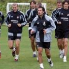 La plantilla merengue durante uno de sus entrenamientos en la ciudad deportiva