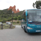 La línea de bus a Médulas, ayer en su primer viaje. L. DE LA MATA
