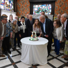 Asociaciones y entidades soplan las velas del décimo aniversario, en el Museo de la Emigración. J. CASARES