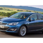 La gama Astra adopta el nuevo motor turbo gasolina de inyección directa (170 CV).