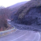 Estado de los trabajos de desmonte del talud en la carretera Fabero-Guímara.