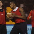 Julio González, Seawright y Jorge Calvo, durante el entrenamiento de Baloncesto León.