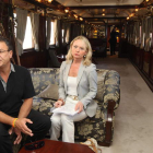 El director gerente de Trenes Turísticos, José Antonio Rodríguez, y la periodista de Renfe Verónica Portell, en uno de los salones del Al Andalus.