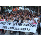 Un momento de la manifestación celebrada ayer, en la imagen a su paso por Gran Vía de San Marcos con la pancarta al frente de la comitiva