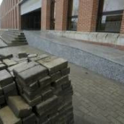 Aspecto de una rampa de acceso a un edificio del Campus de Vegazana de la Universidad de León