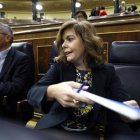 La vicepresidenta Soraya Sáenz de Santamaría, junto al miinistro Alberto Ruiz-Gallardón.