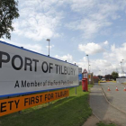 Entrada al puerto de Tilbury, en el condado inglés de Essex, donde 35 personas han sido halladas en el interior de un contenedor de mercancías.