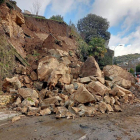 Toneladas de roca obstruyeron la avenida Santa Bárbara. DL