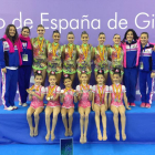 Los equipos de Primera y Alevín del Club Ritmo con las medallas de oro conseguidas en el Campeonato de España.