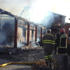 El fuego ha dejado el complejo del Alto de San Bartolo convertido en una ruina.