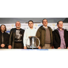 El gerente del Ademar, José Ludena, tercero por la derecha, junto a otros seis representantes de los clubes que participan desde hoy en la Copa del Rey.