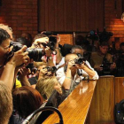 Oscar Pistorius aguarda la decisión del juez sobre su petición de libertad bajo fianza, el viernes
