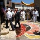 Una de las dieciocho alfombras elaboradas para la procesión