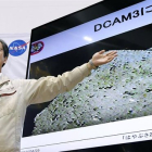 Un responsable de la agencia espacial japonesa explica la misión en Ryugu.