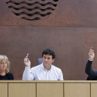Carmen Oláiz, Manuel García y Miguel Ángel Díez de Celis, en la votación para bajar el IBI. SECUNDINO PÉREZ