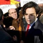 El consejero Güemes es recriminado por uno de los presentes